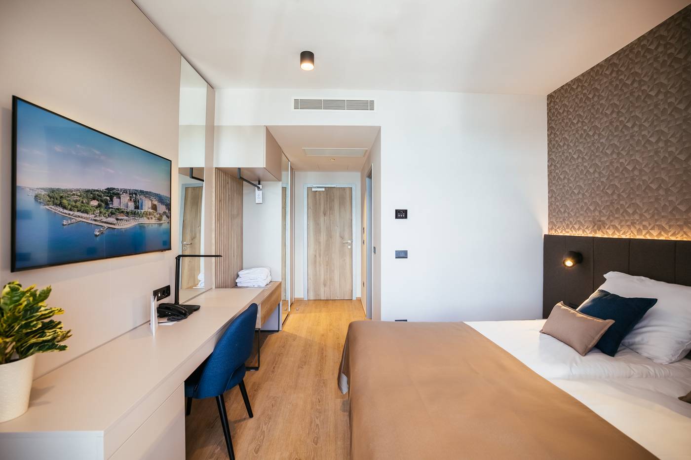 Hotel Riviera-Slovenia-Portoroz-Room-9