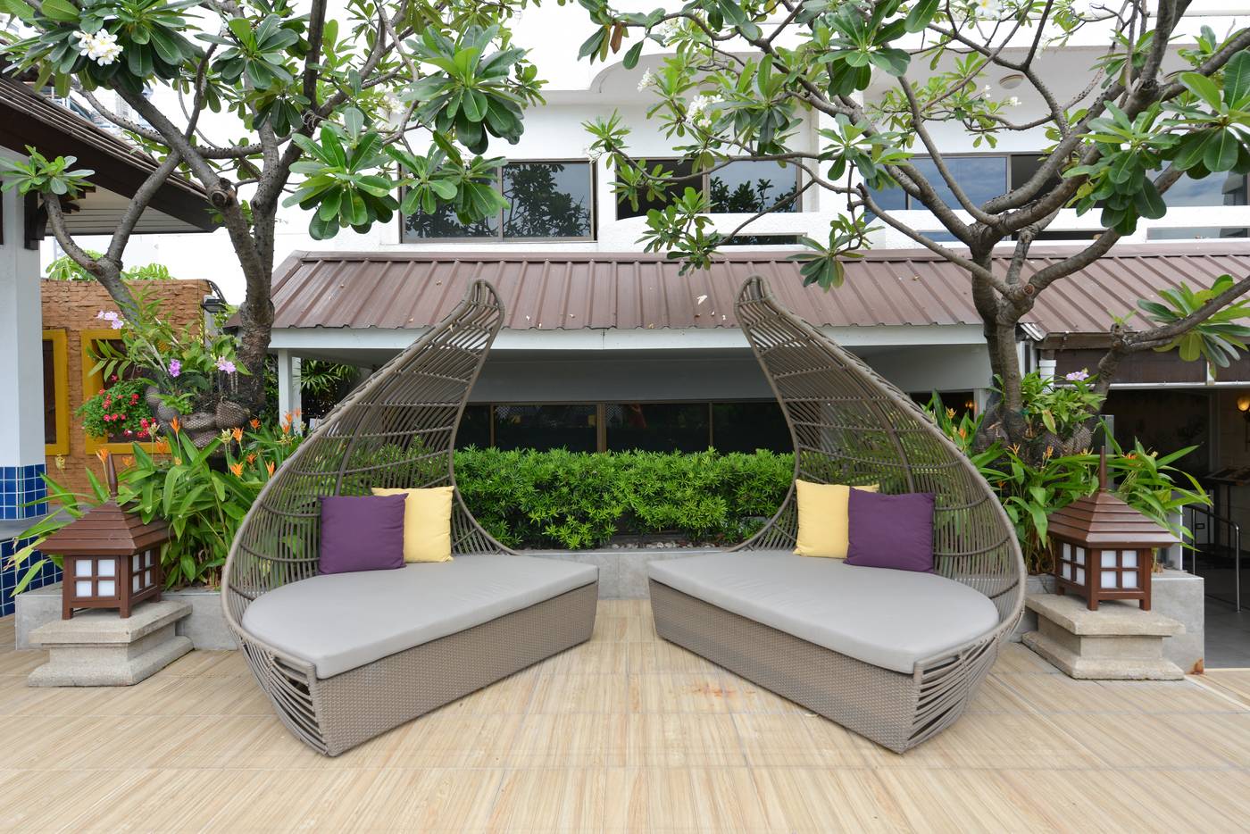 Centre-Point-Plus-Hotel-Pratunam-Pool-2