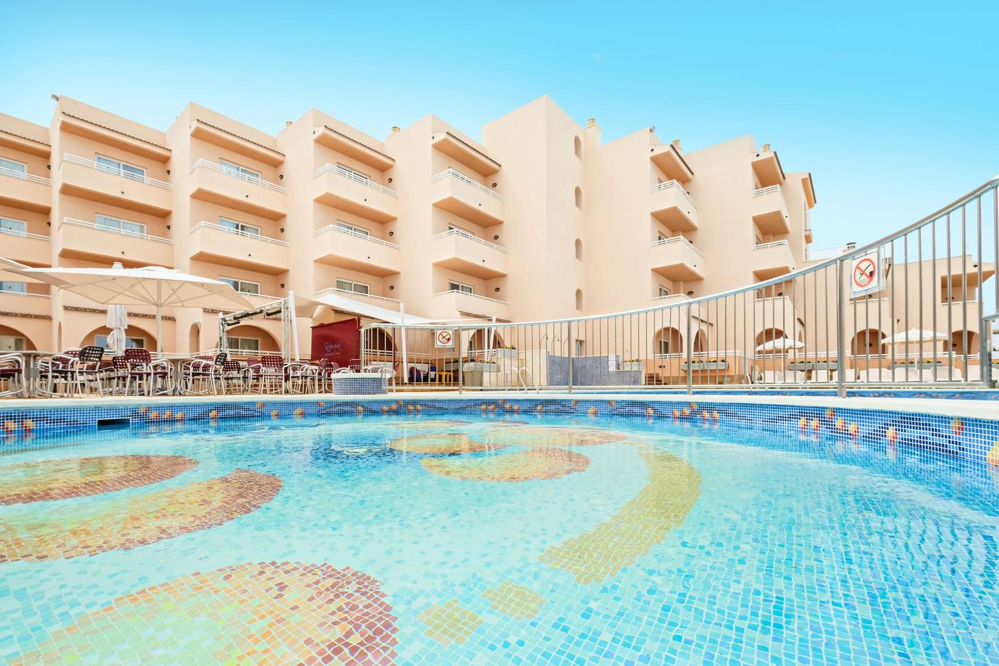 Rosamar-Aparthotel-All-Inclusive-Pool-9