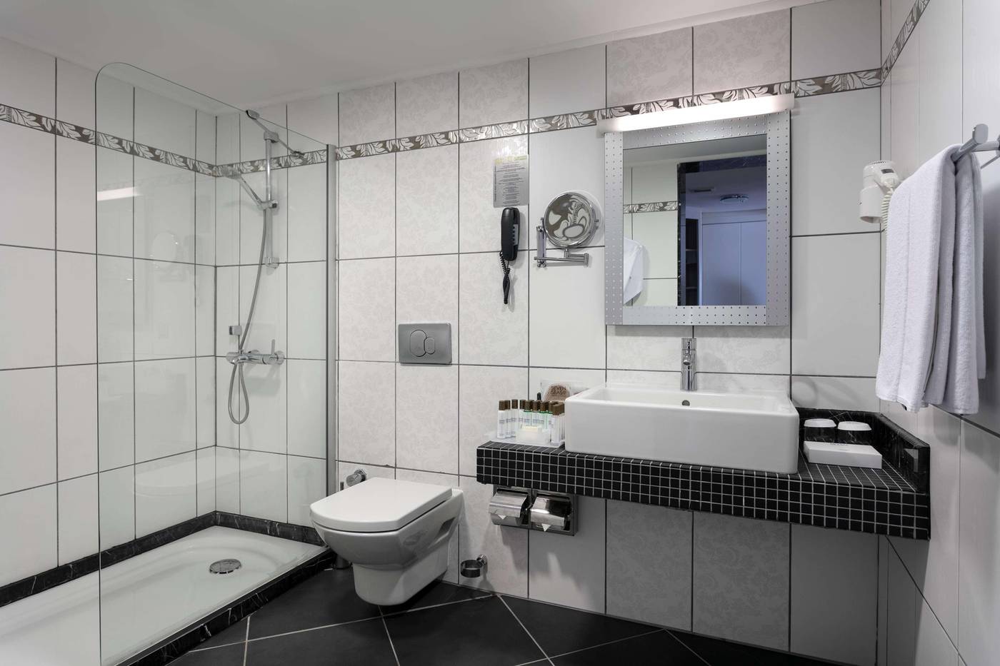 Seven-Seas-Hotel-Blue-Room-60