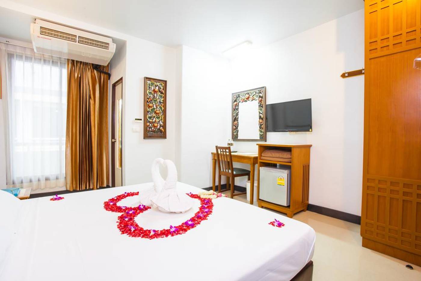 New-Siam-Palace-Ville-Hotel-Room-9