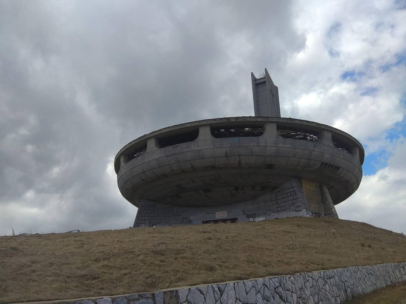 Roots-Hotel---Wine-Bar-Sports-and-Entertainment-4