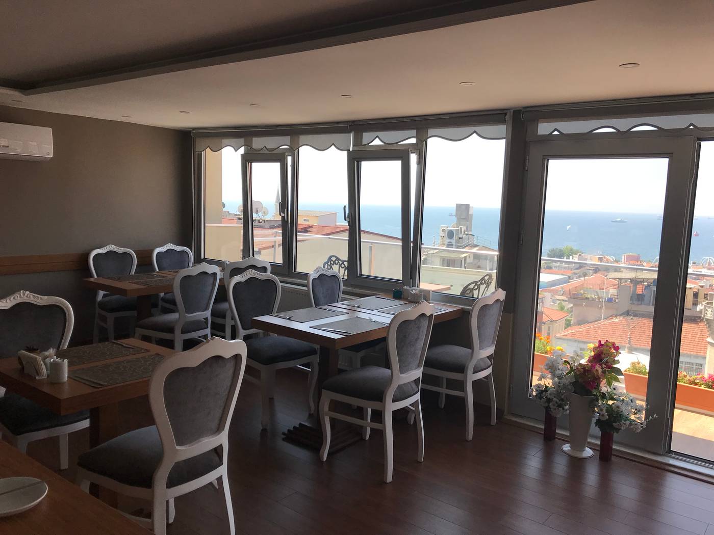 Muyan-Suites-Restaurant-1