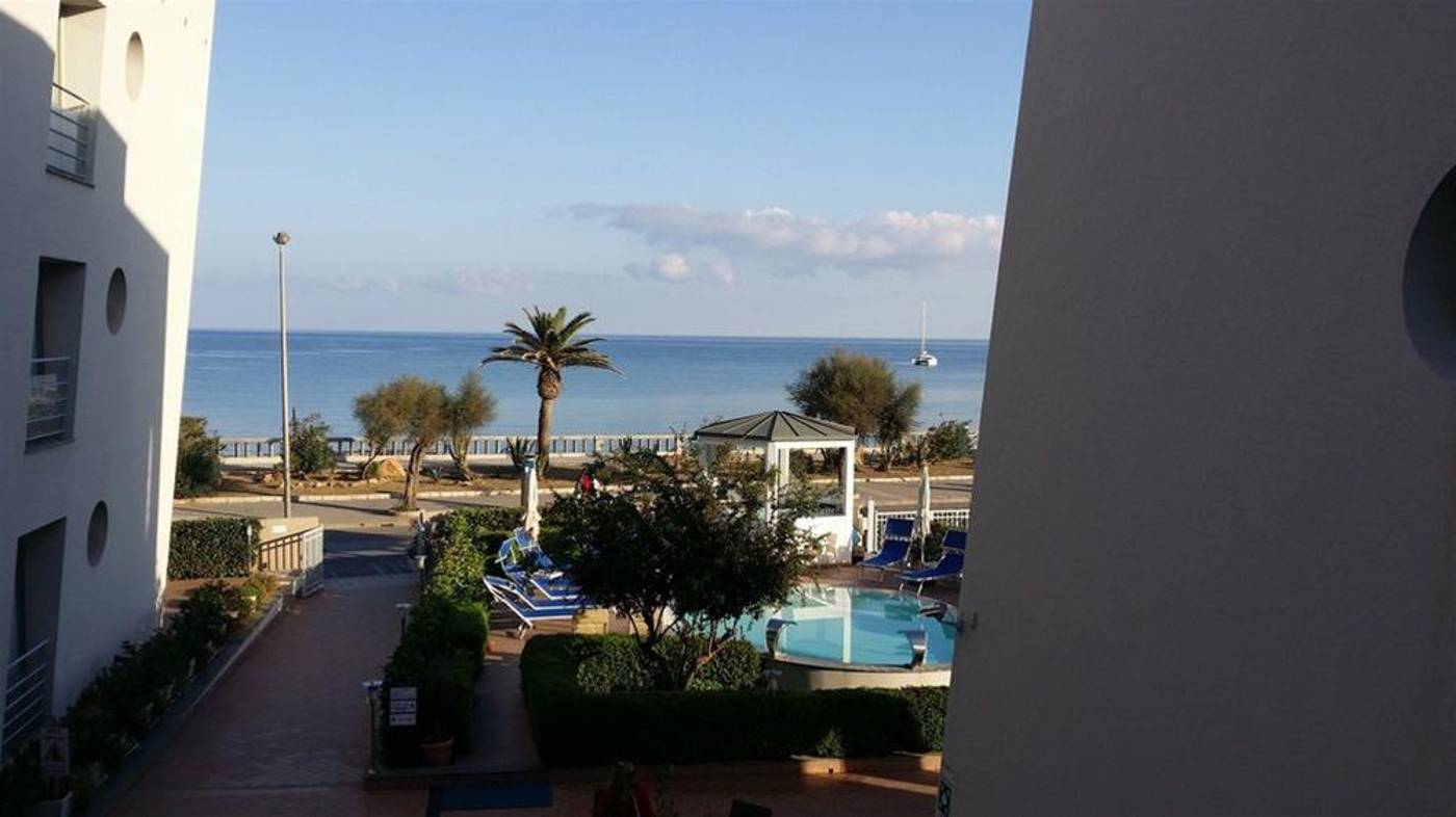 Astro-Suite-Hotel-General-view-38