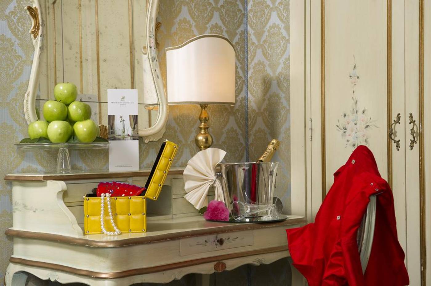 Carlton-on-the-Grand-Canal-Room-6