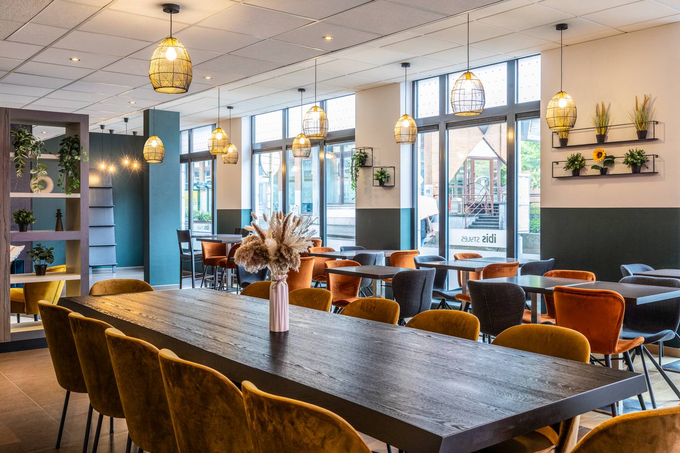 ibis-Styles-Brussels-Centre-Stephanie-Lobby-12