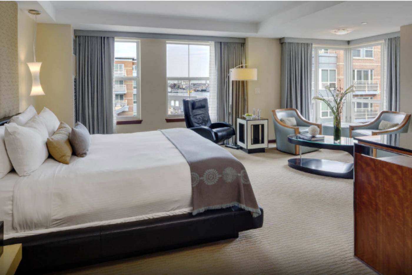 Battery-Wharf-Hotel--Boston-Waterfront-Room-25