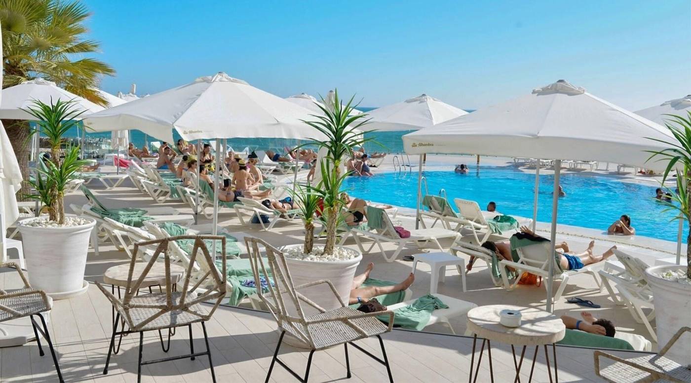 Onhotels-Ocean-Front-Pool-5