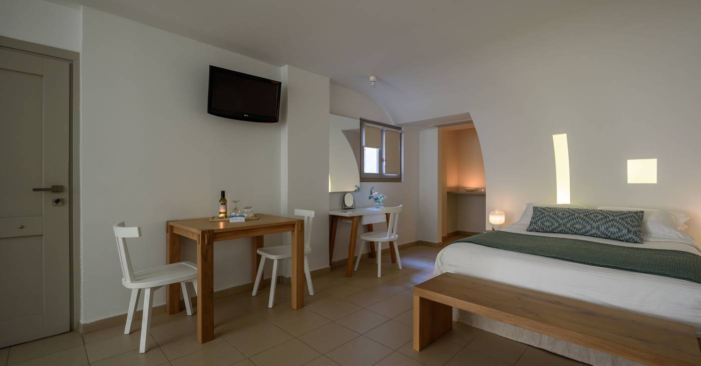 Panorama-Santorini-Boutique-Hotel-Room-10