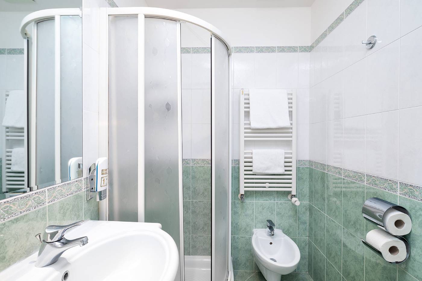 Hotel Rivamare-Italy-Venezia-Room-8