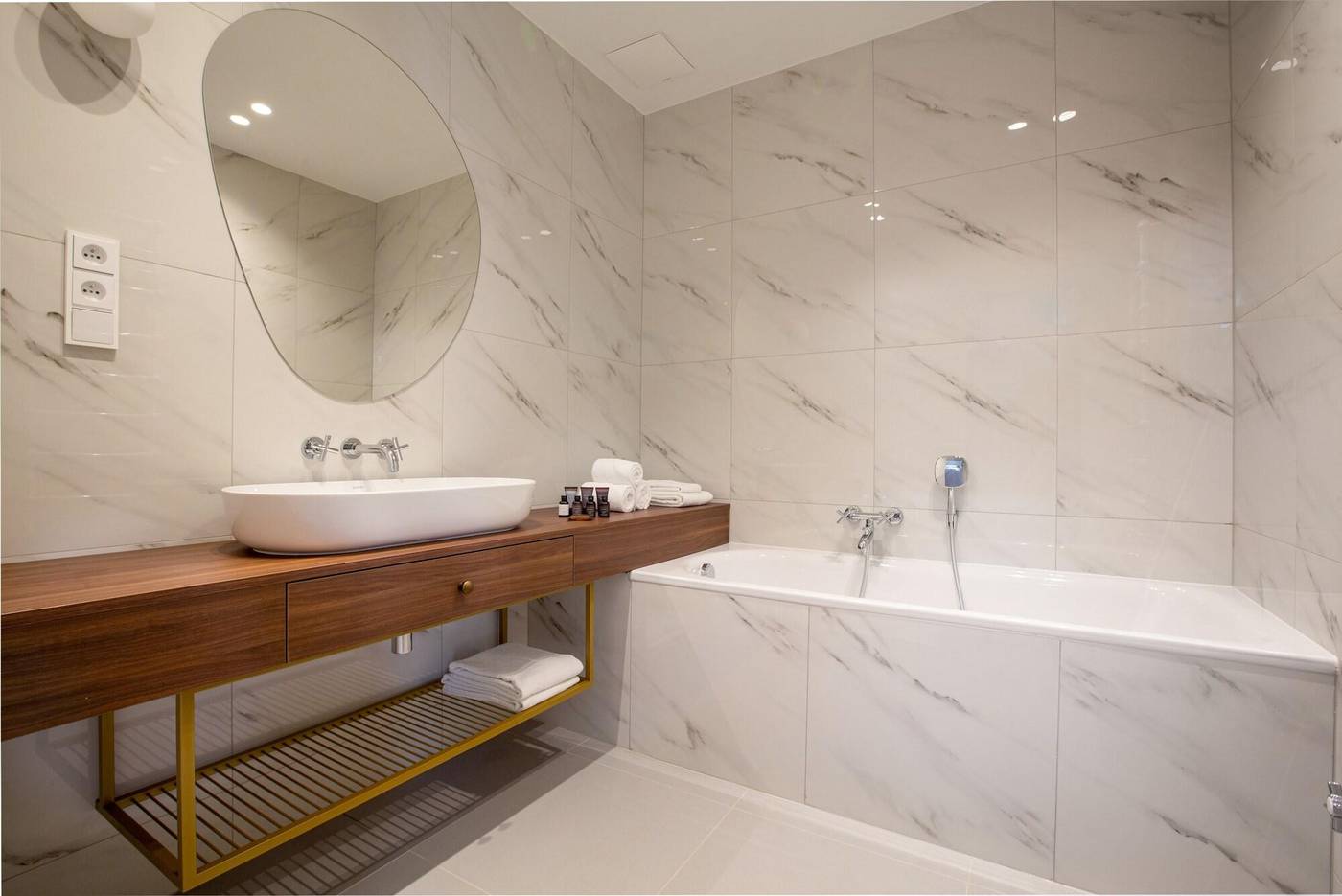 OREA-Place-Seno-Room-44