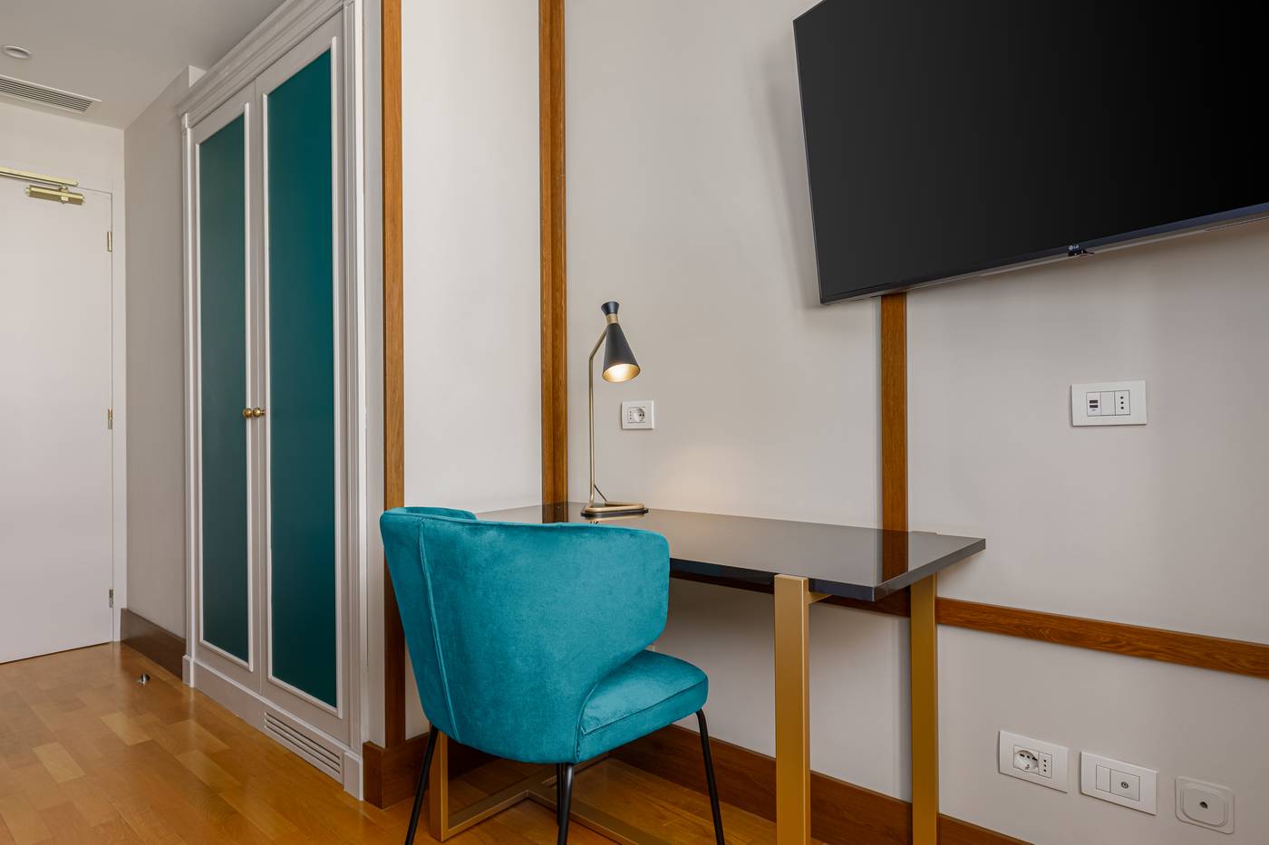 Room-Mate-Luca-Room-6