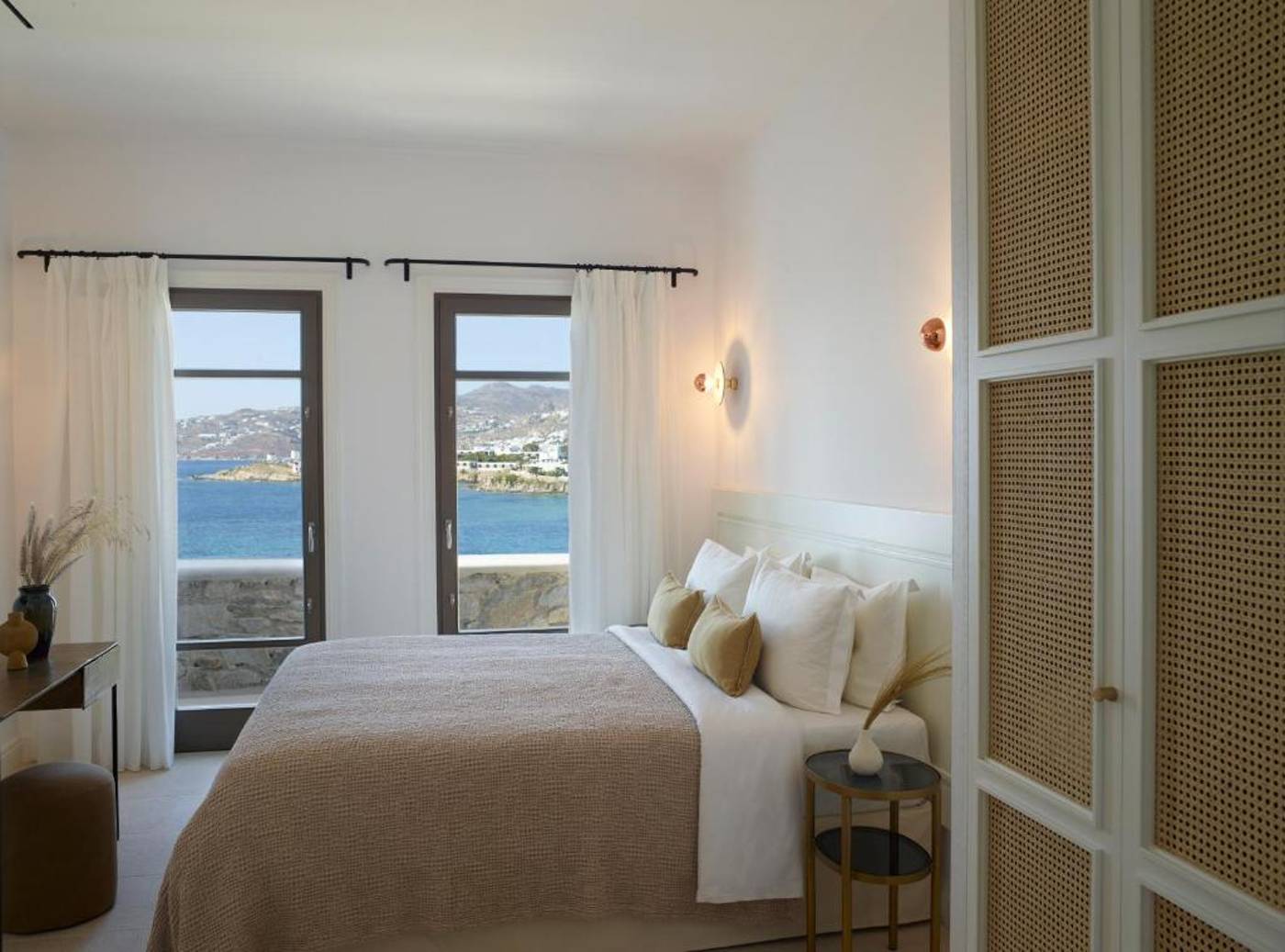 Bonzoe-Suites---Villas-Room-27