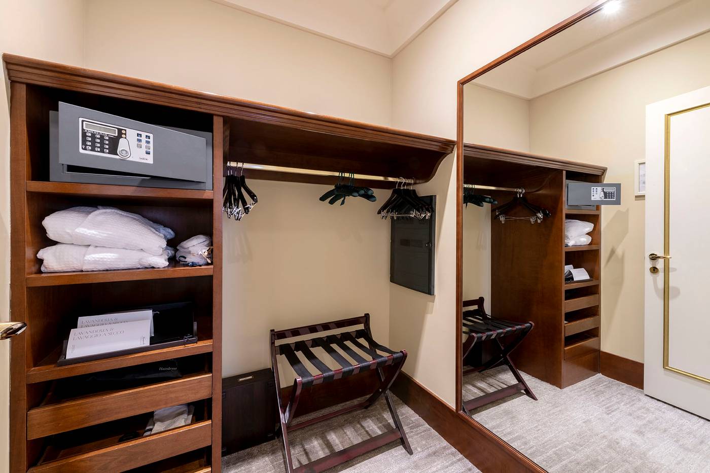 San-Clemente-Palace-Kempinski-Hotel-Venice-Room-12