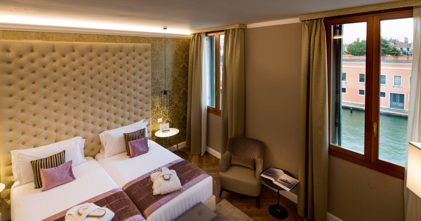 CHC-Continental--BW-Premier-Collection-Room-26