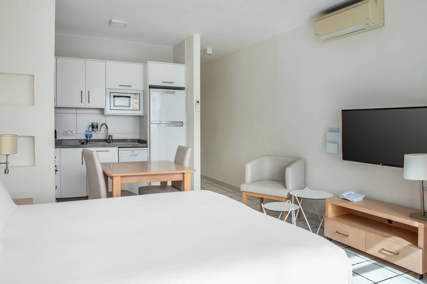 Santa-Barbara-Golf---Ocean-Club-Room-24