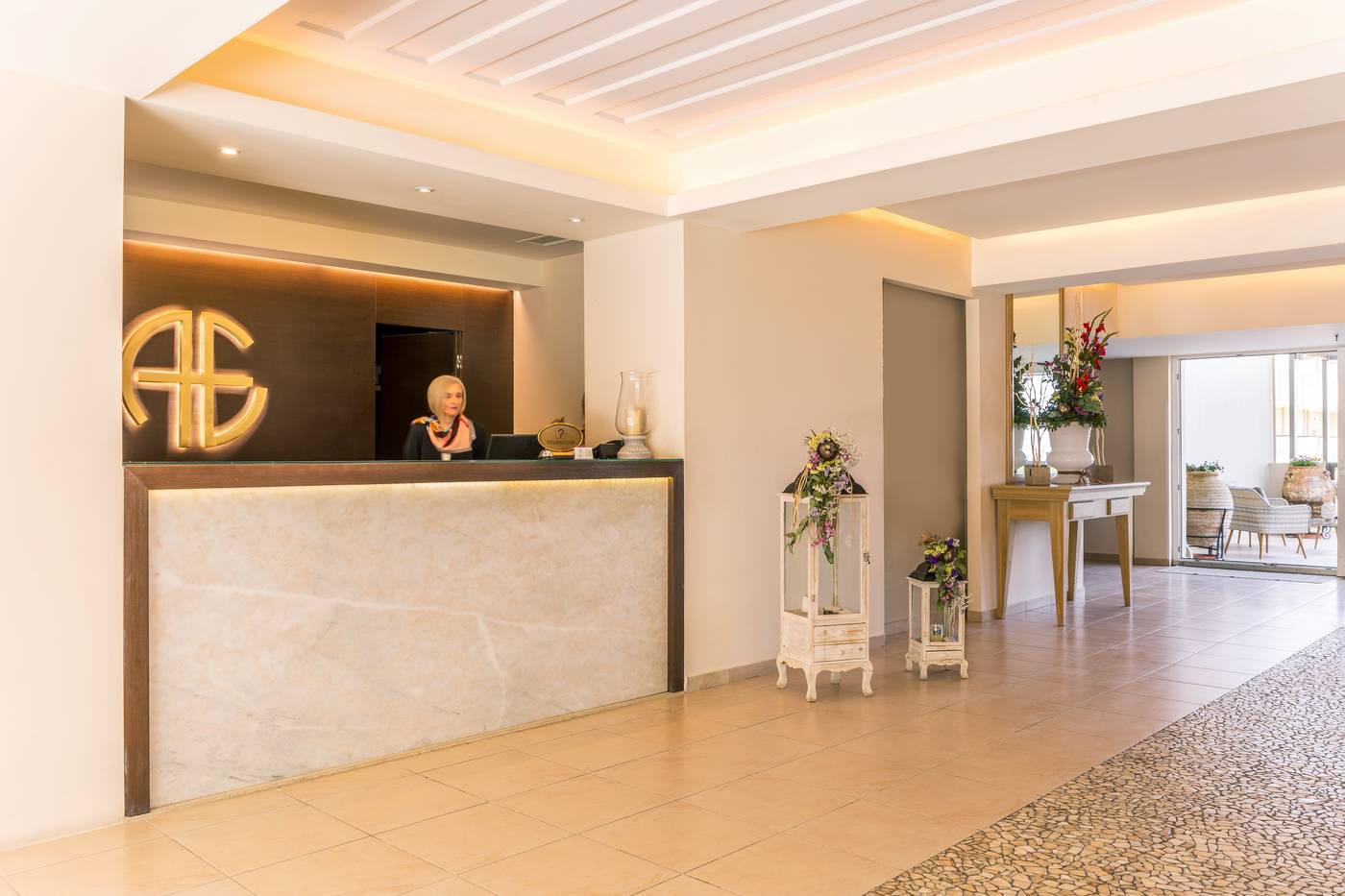 Ariti-Grand-Hotel-Lobby-66