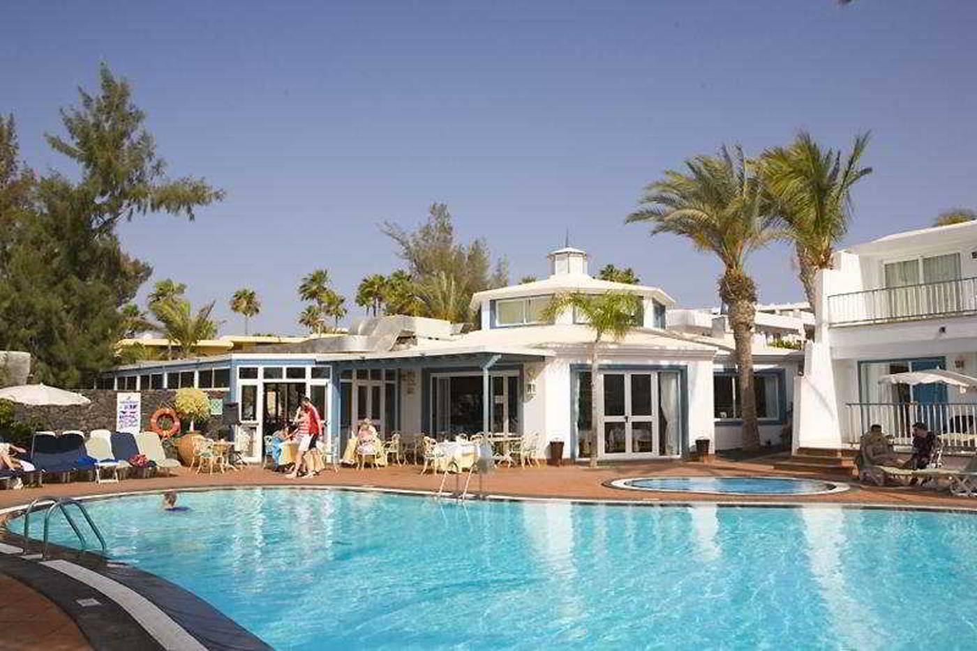 Plus-Fariones-Apartamentos-Bar-14