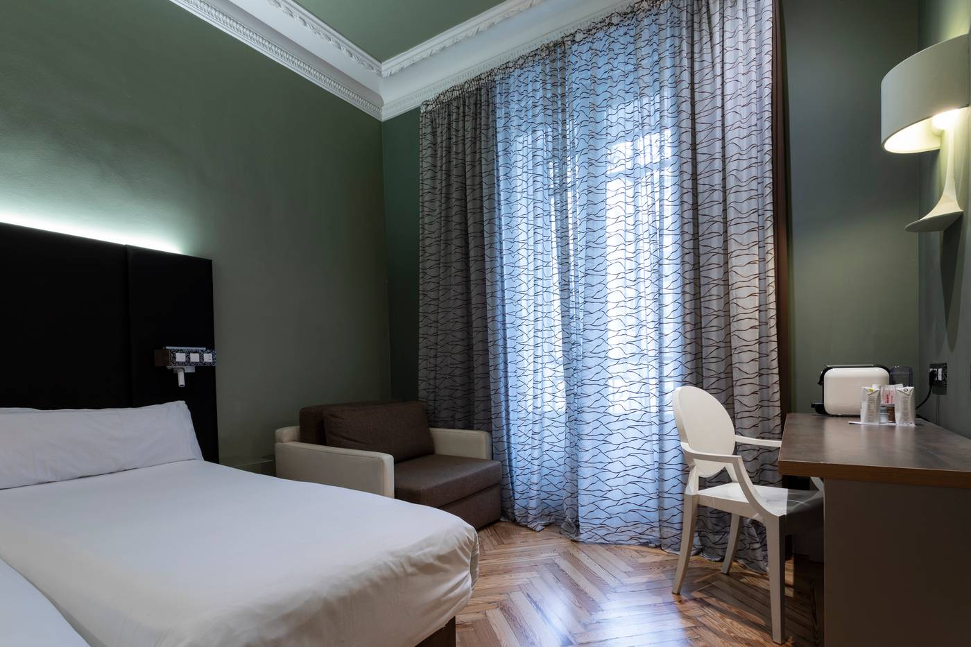 Petit-Palace-Lealtad-Plaza-Room-16