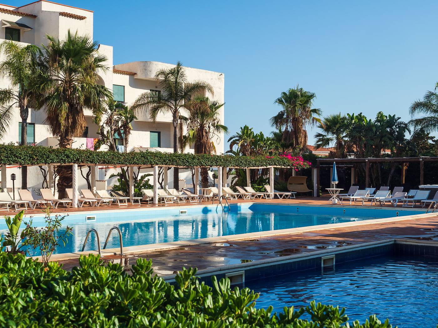 Saracen-Sands-Hotel---Congress-Centre-Pool-2