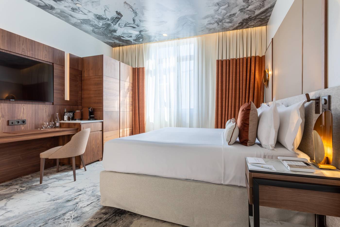 InterContinental-Paris---Champs-Elysees-Etoile--an-IHG-Hotel-Room-33