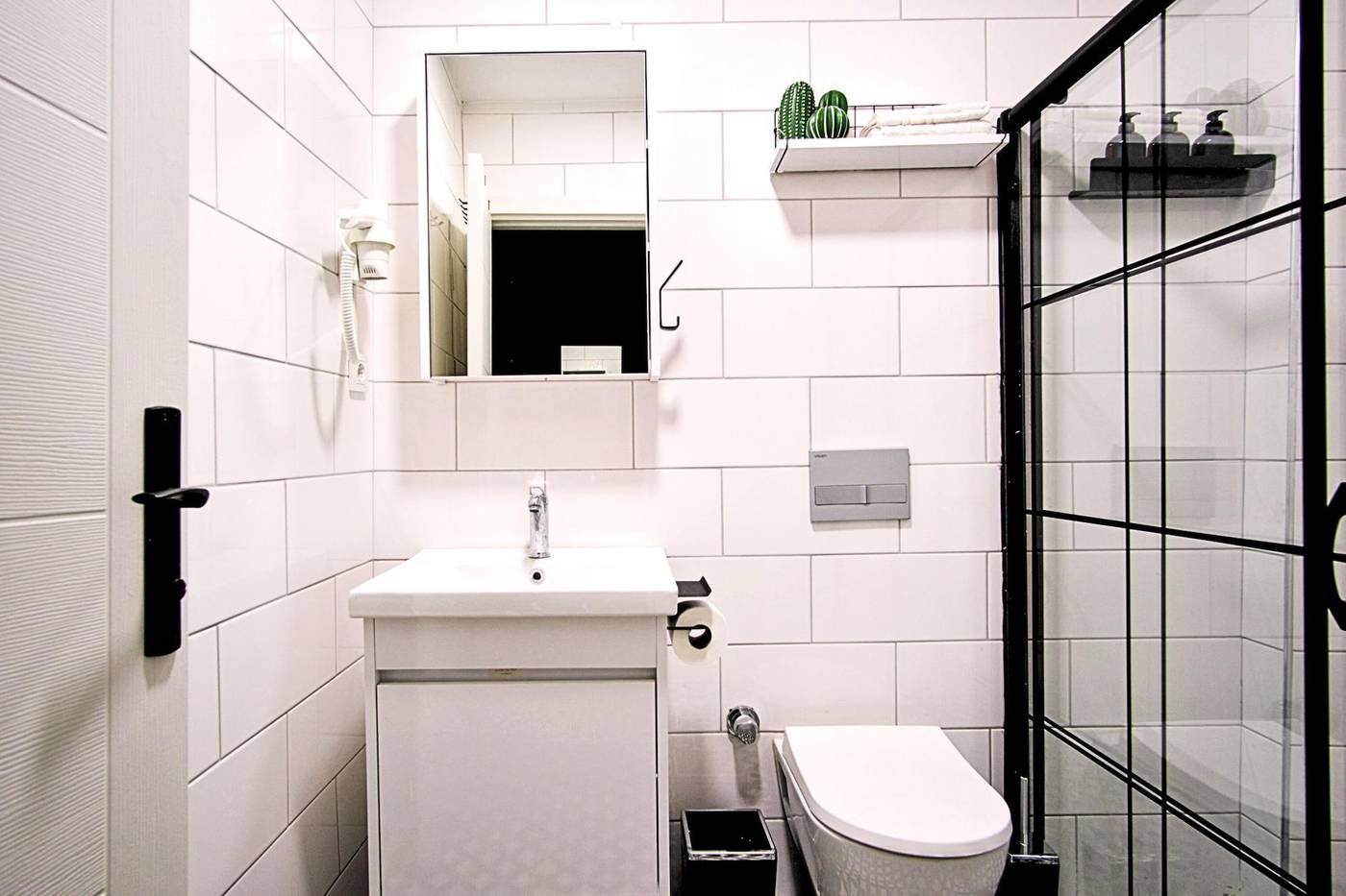 TAKS-INN-Suites-Lobby-62