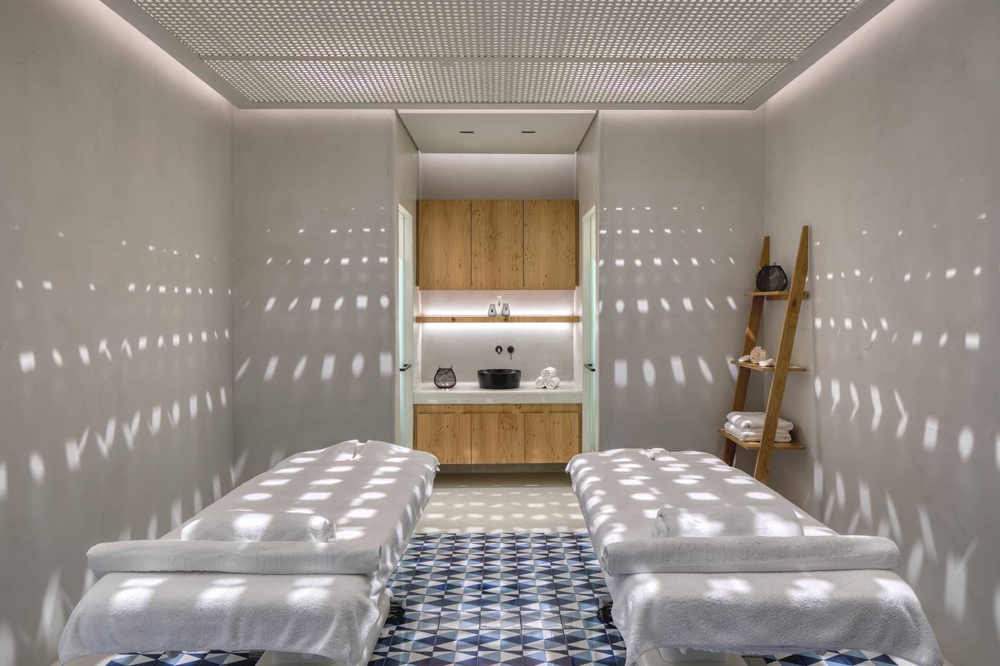 Mykonos-Grand-Hotel---Resort-Sports-and-Entertainment-57