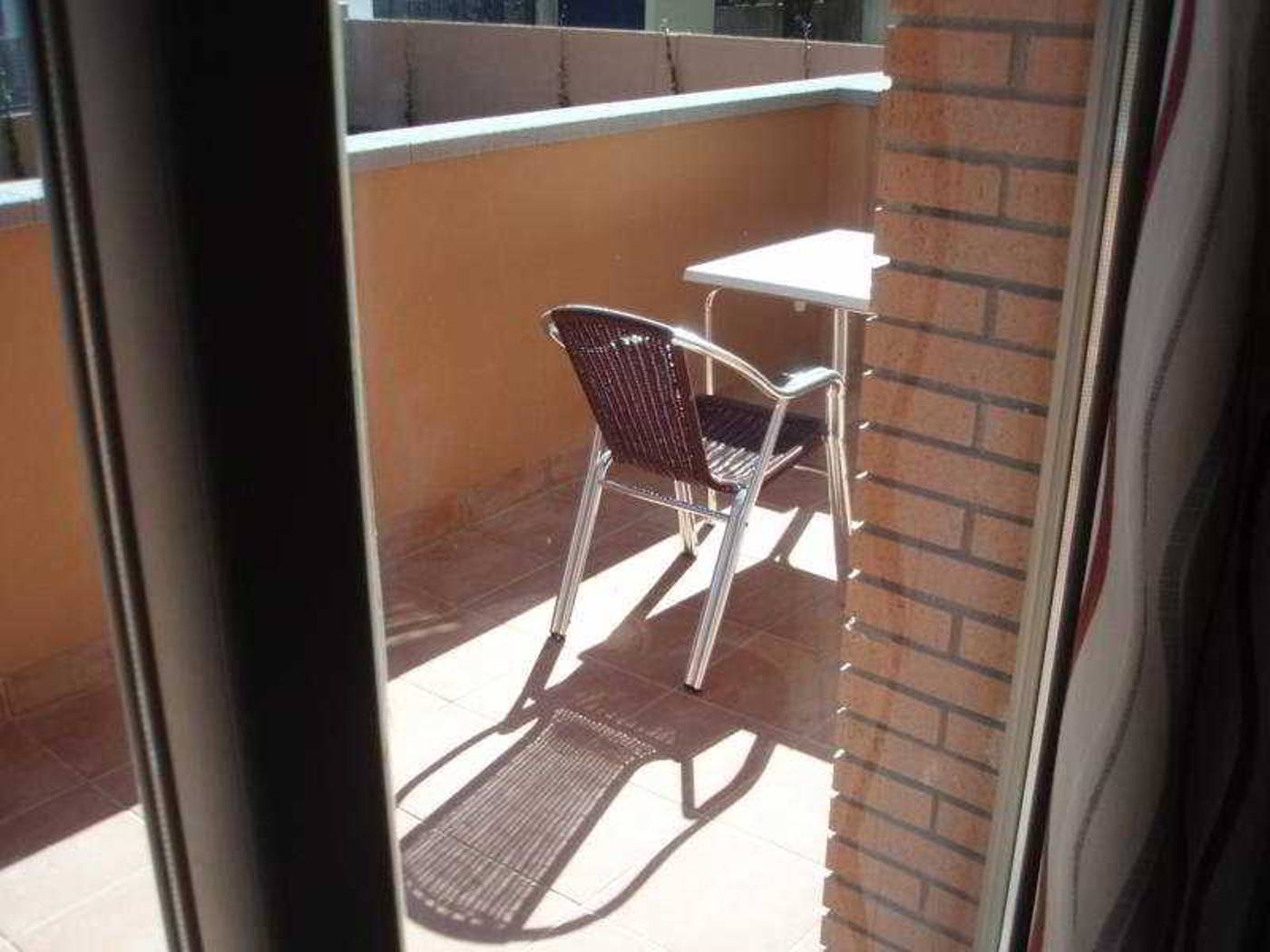 Bardon-Golden-Coast-Aparthotel-Room-4