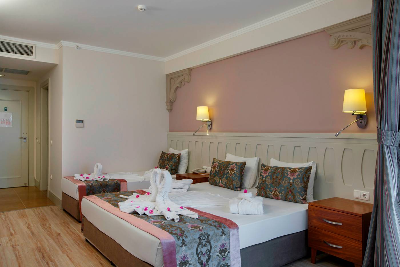 Side-Crown-Serenity-Room-17