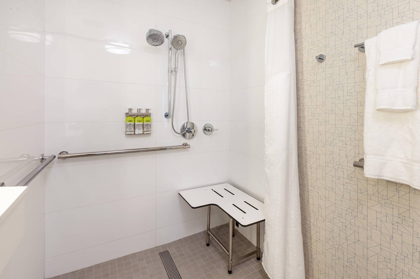 Holiday-Inn-Express-NYC-Brooklyn---Sunset-Park-Room-30