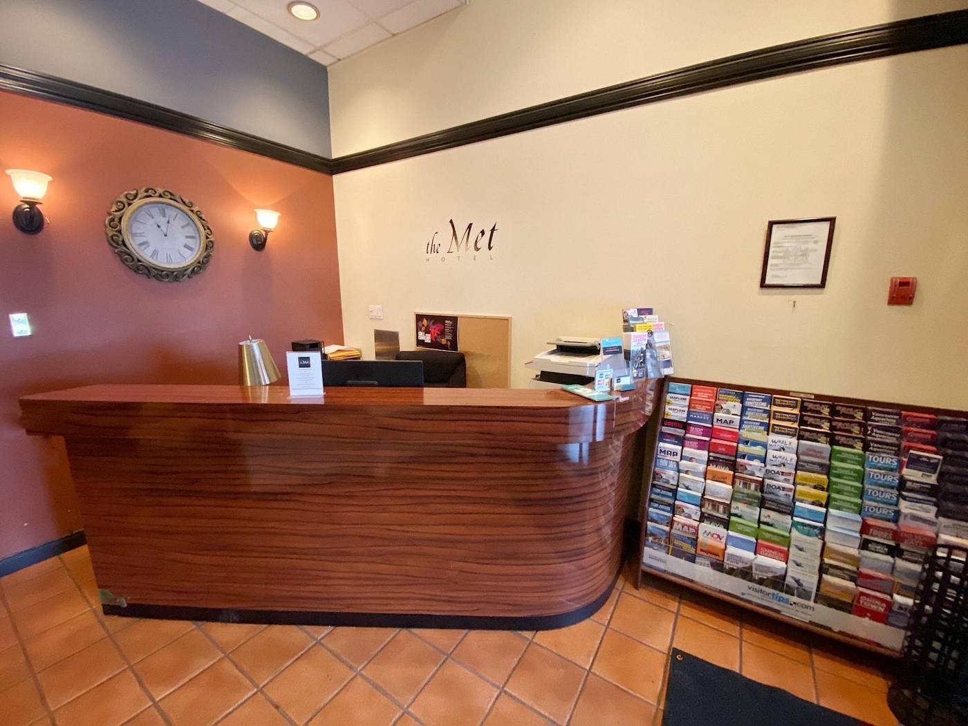 The-Met-New-Westminster-Lobby-7