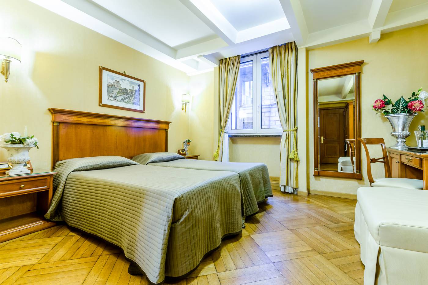 Luxury-Rooms-H-2000-Roma-Room-6