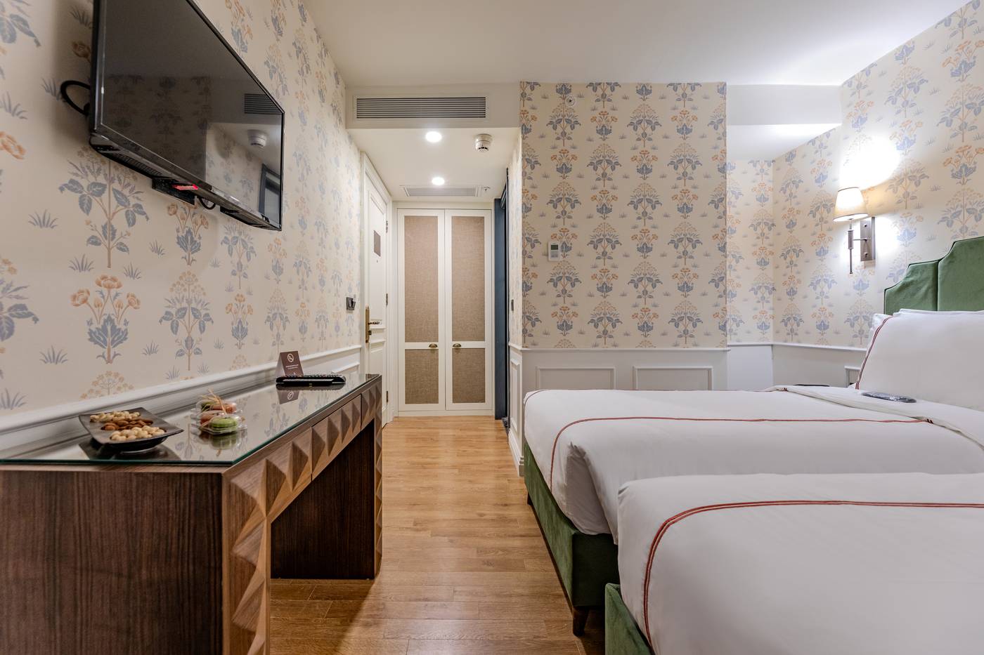 Khai-Hotel-Karakoy-Room-14