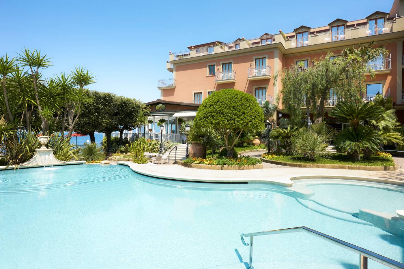 Grand-Hotel-Ambasciatori-Pool-2