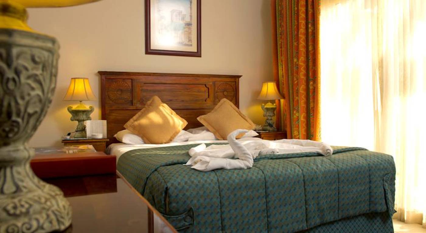 Al-Hamra-Village-Golf-Resort-Room-16