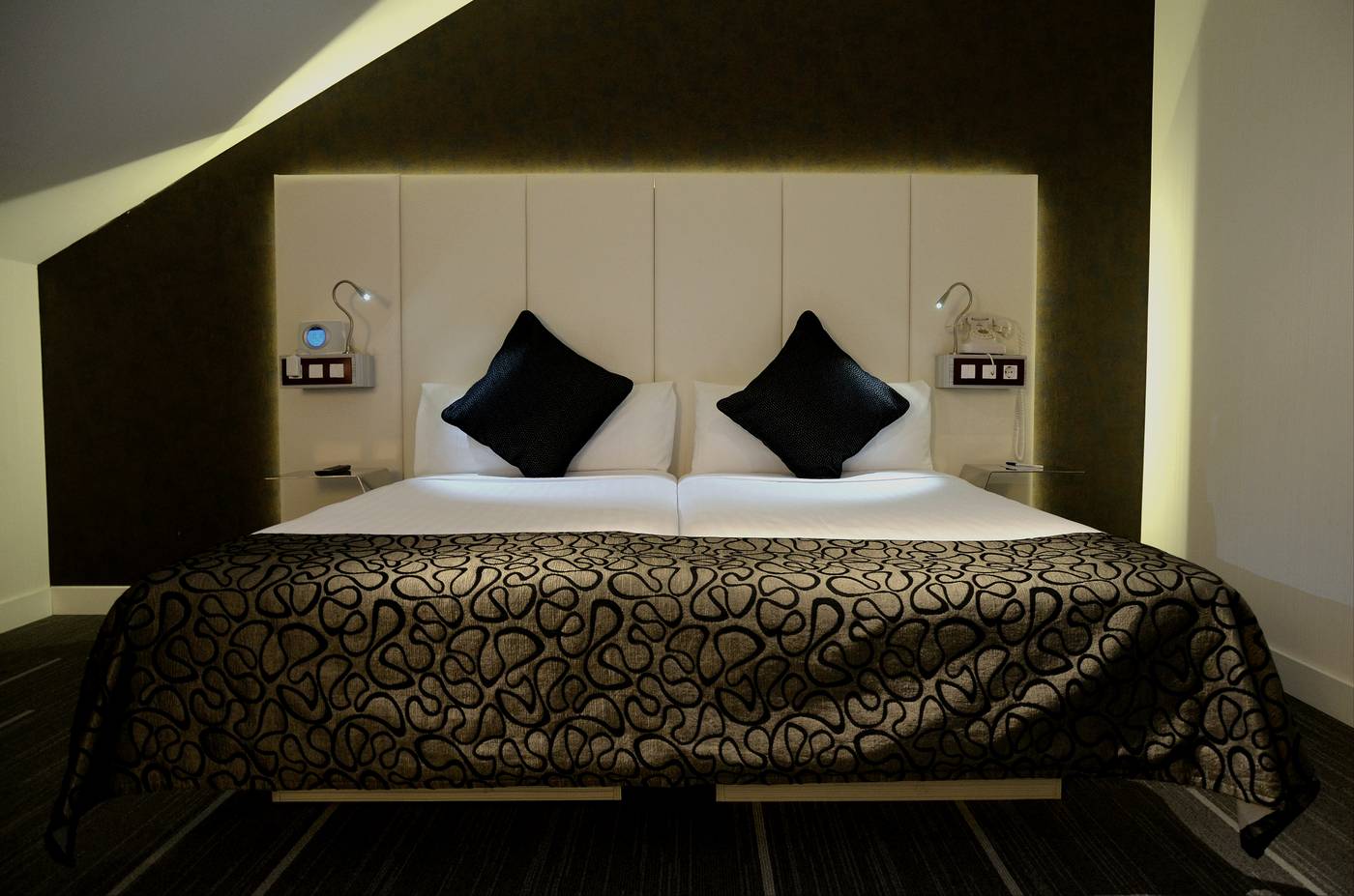 Petit-Palace-Santa-Barbara-Room-27