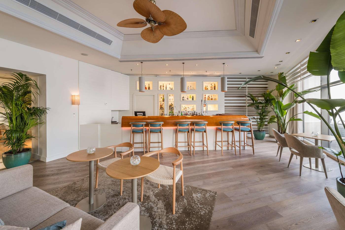 Sesimbra-Oceanfront-Hotel-Bar-7