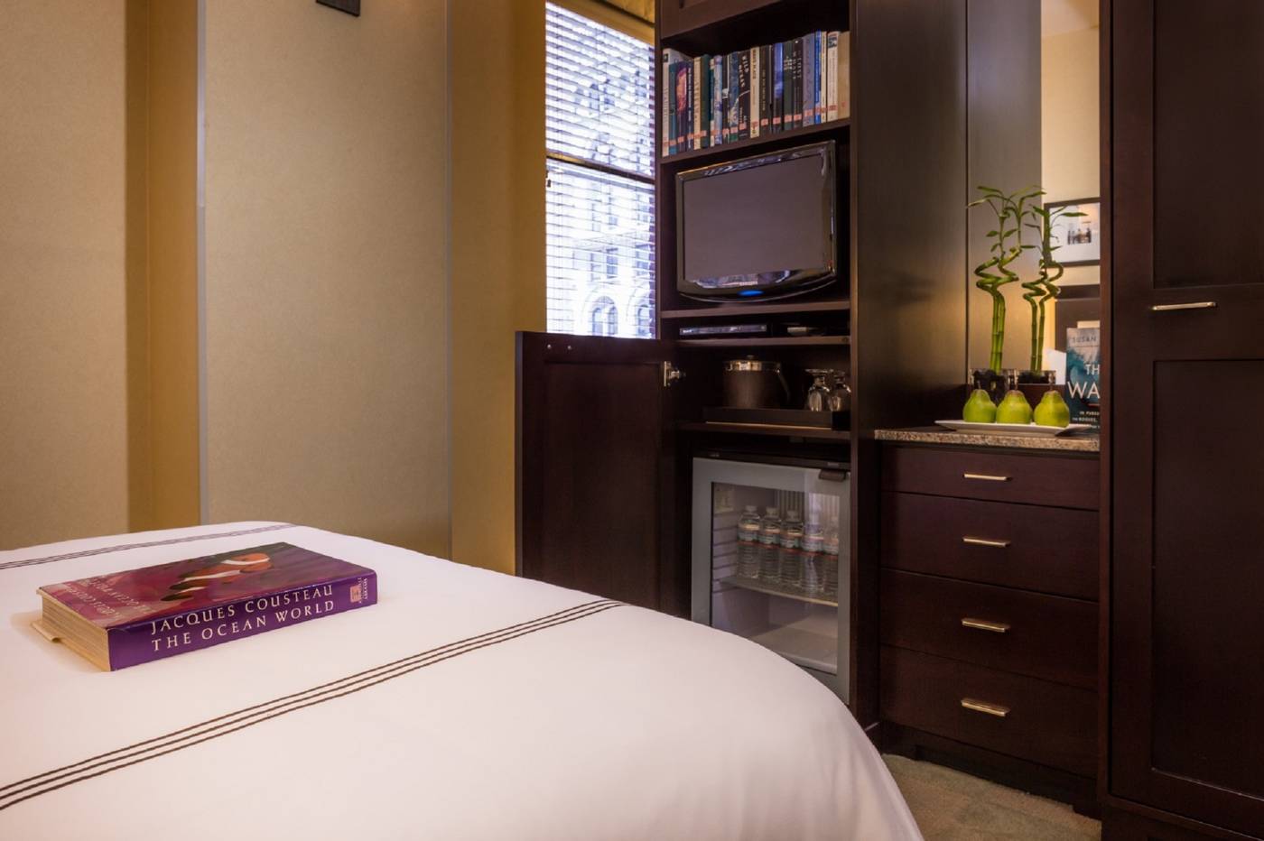 Library-Hotel-by-Library-Hotel-Collection-Room-17