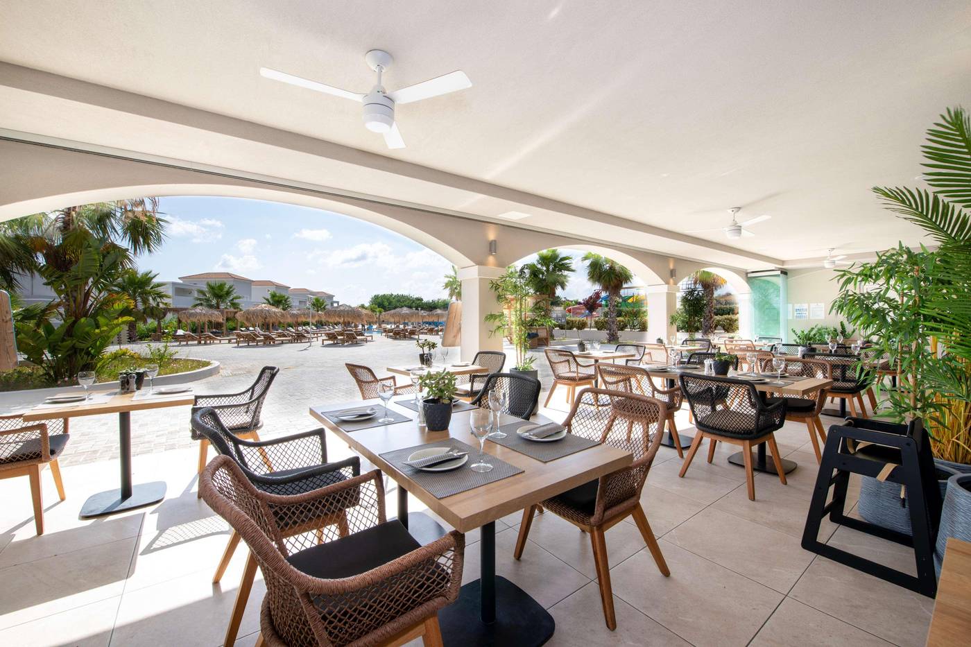 Anemos-Luxury-Grand-Resort-Restaurant-19