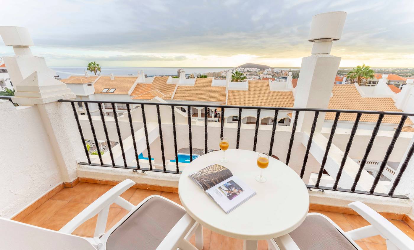 ONA-Hollywood-Mirage-Room-64