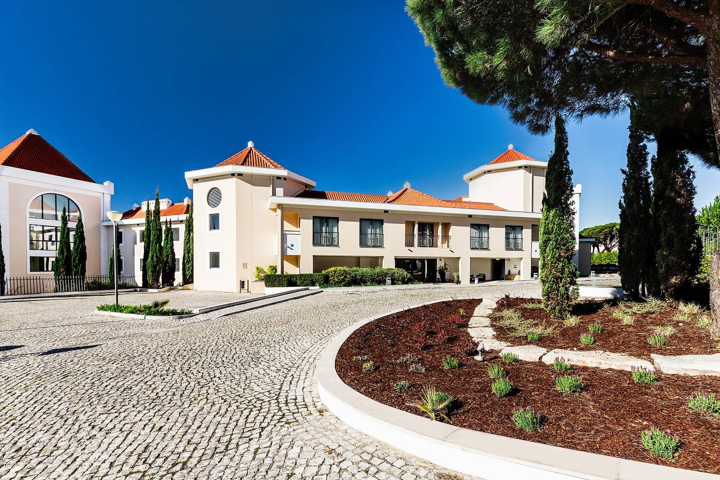 As-Cascatas-Golf-Resort---Spa-Lobby-9