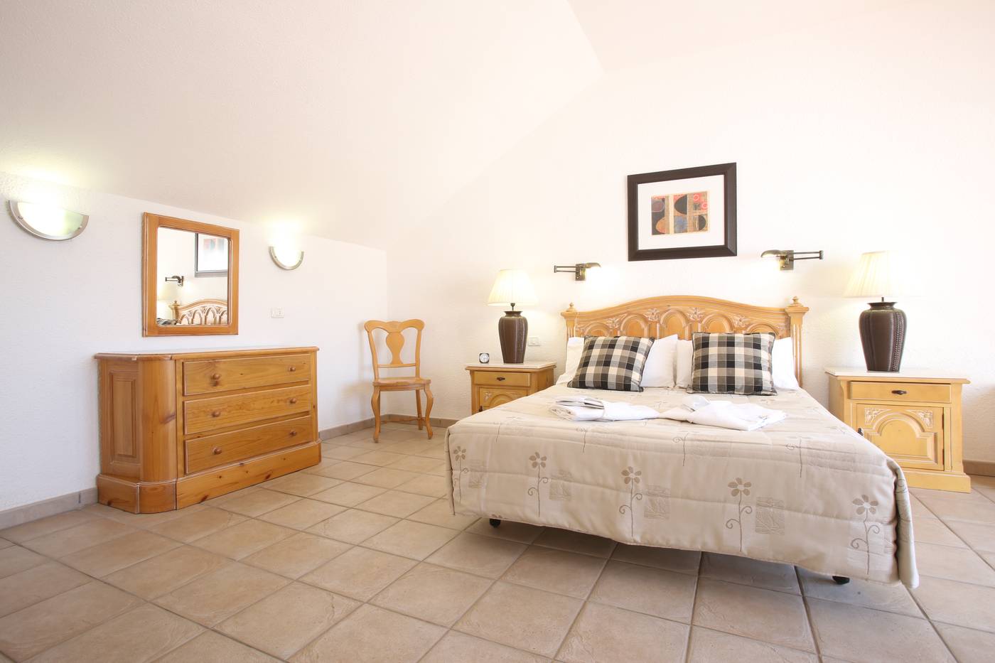 ONA-Beverly-Hills-Room-20