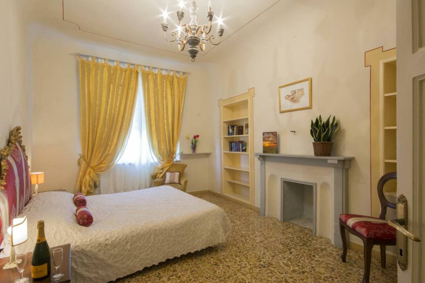 Palazzo-Bulgarini-Room-4