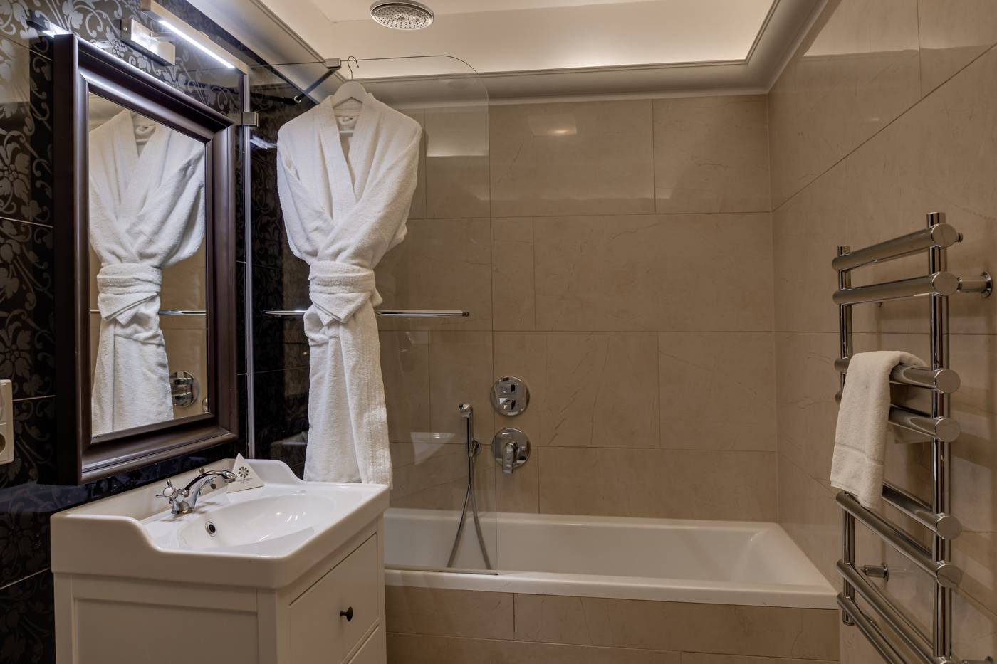 Louren---The-Bridge-Inn-Room-19