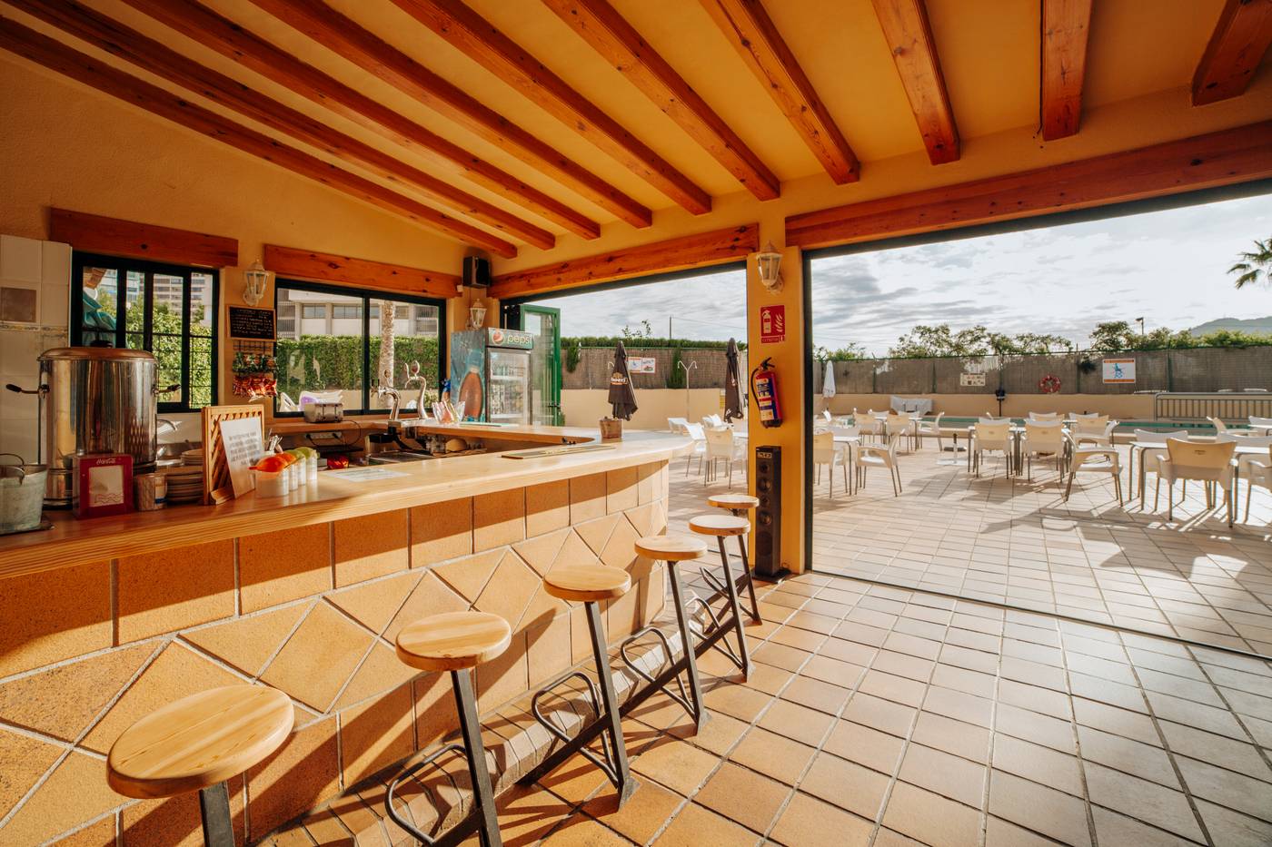 Palm-Court-Apartments-Pool-8