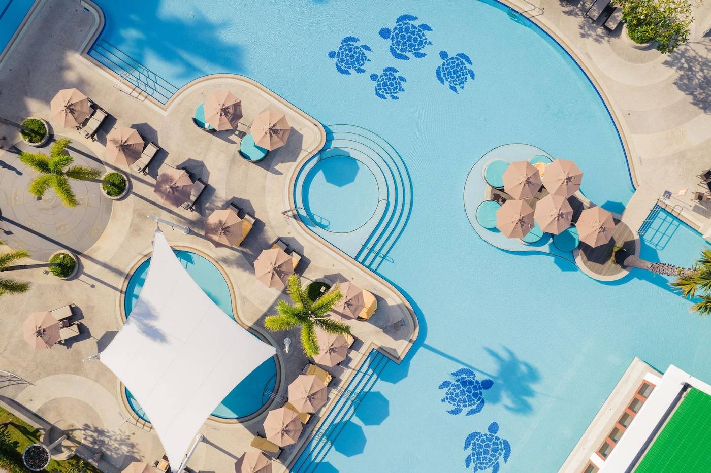 Le-Meridien-Phuket-Beach-Resort-Pool-12