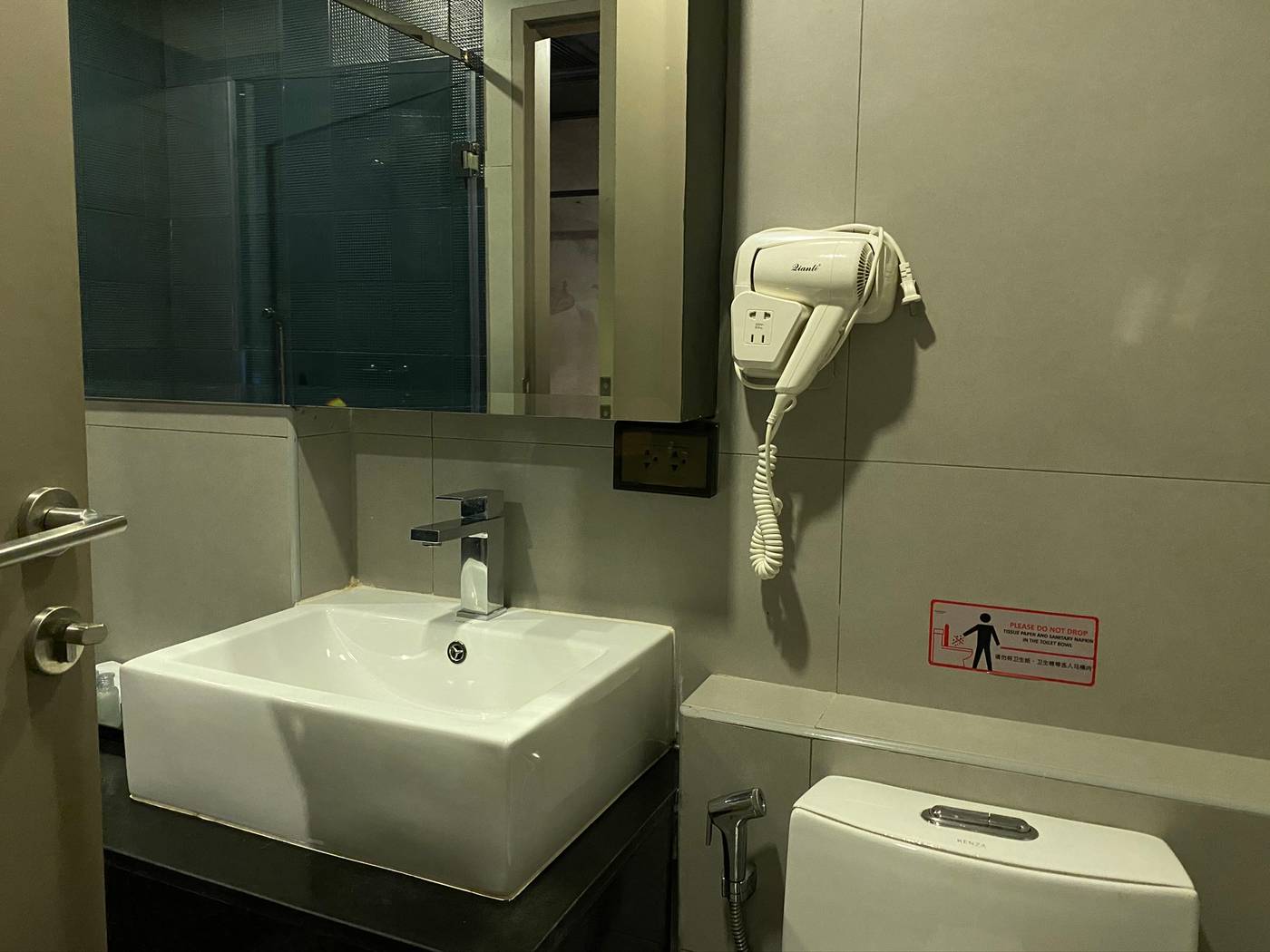 De-Prime-Rangnam-Hotel-Room-40