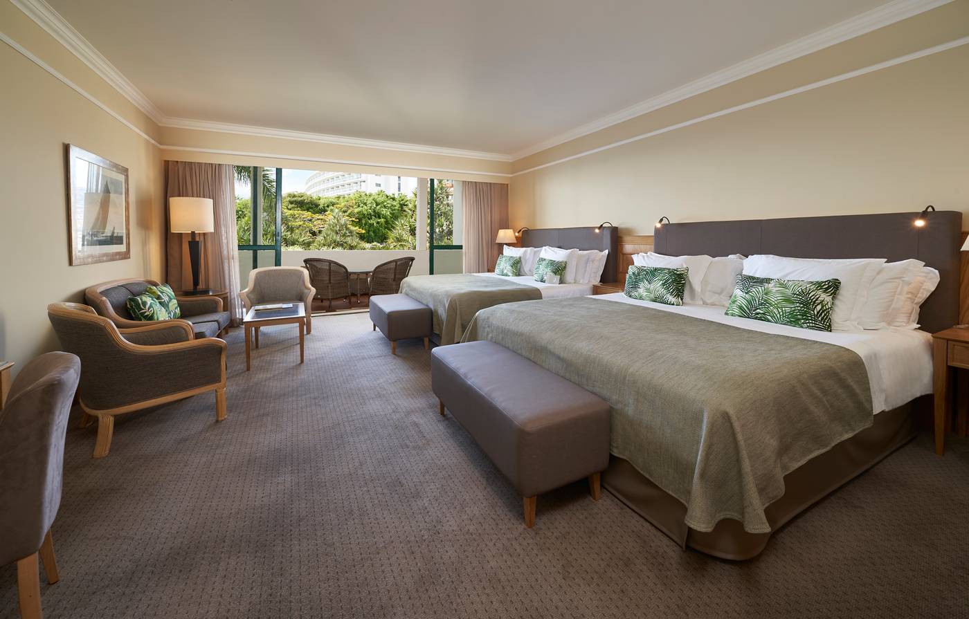 The-Cliff-Bay-Room-28