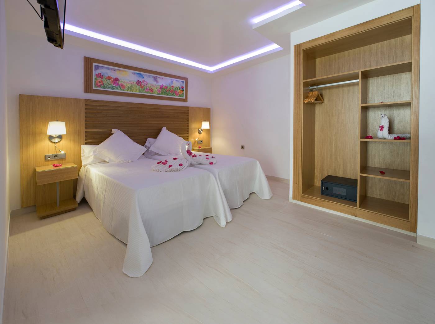 Apartamentos-Squash-Ibiza-Center-Room-23