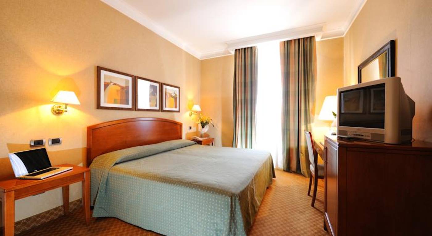 LH-Hotel-Lloyd-Rome-Room-21